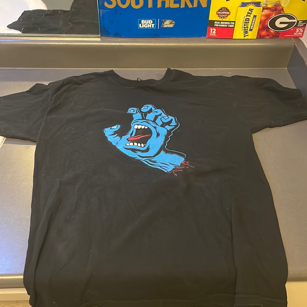 A black medium Santa Cruz shirt